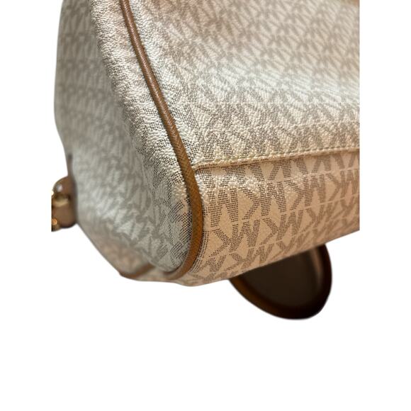 Michael Kors Jet Set Duffel - Picture 8 of 14